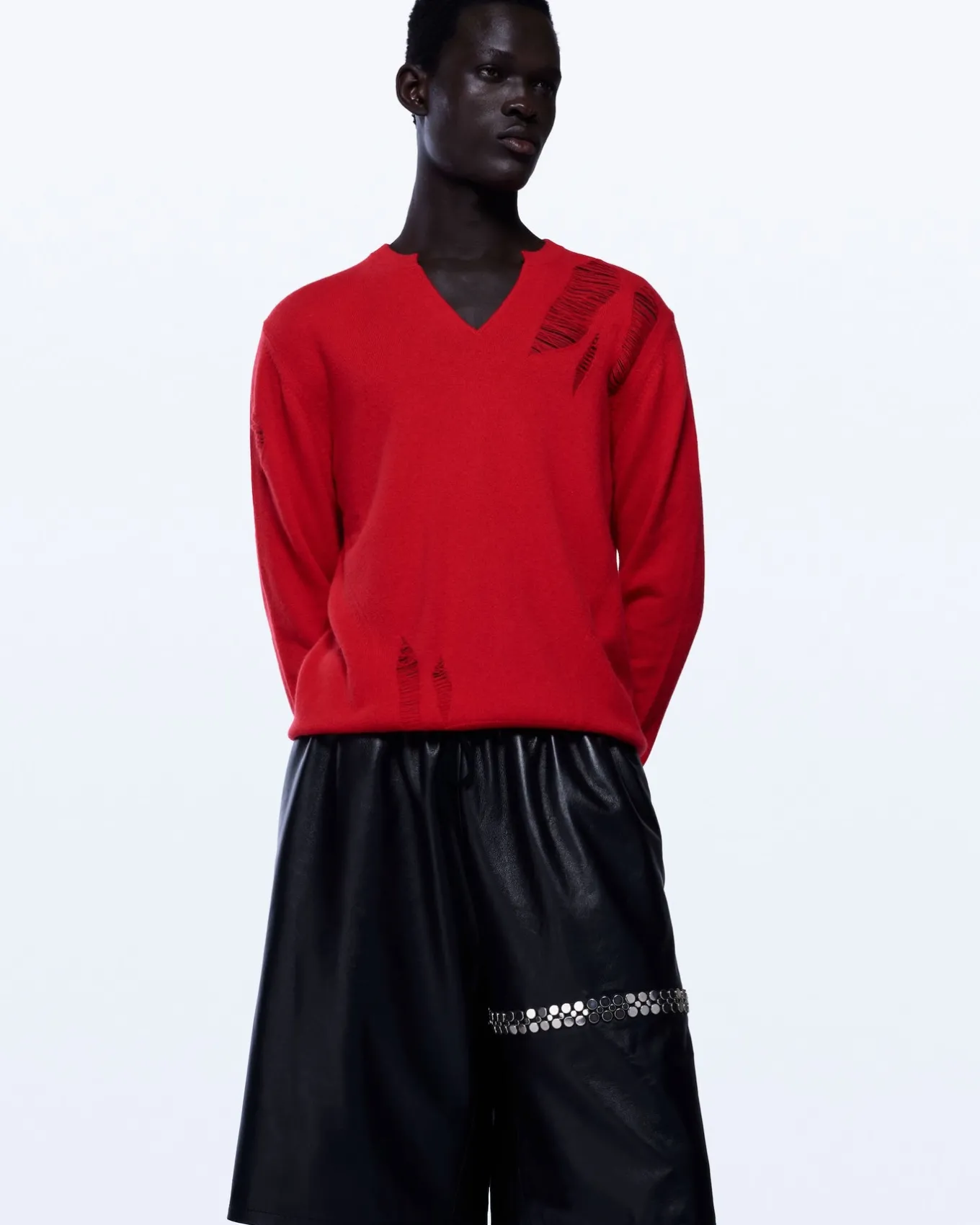 DISTRESSED FINE KNIT JUMPER IN RED